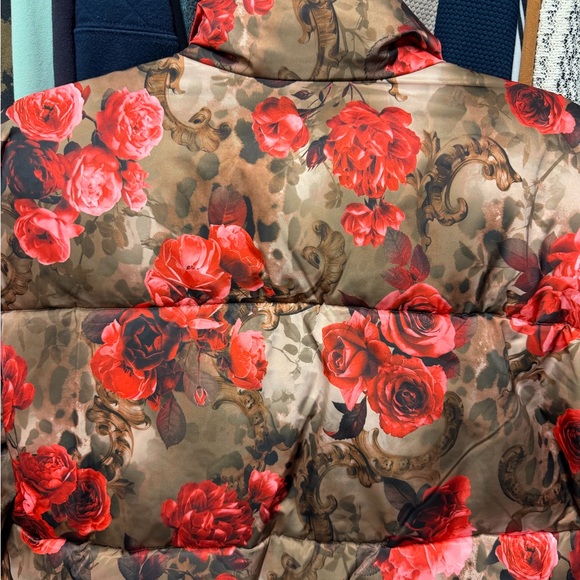 L'AGENCE Jessi cropped floral puffer jacket - Picture 9 of 10